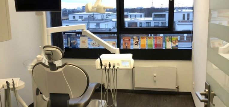 Wir vergrößern uns und bauen aus - Zahnarztpraxis Dr. Yakin im Ärztehaus Nymphenburg